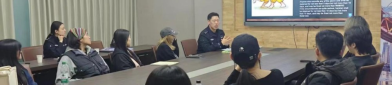 重庆高新民警走进高校 为外籍留学生带来“开学第一课”高新出入境留学生活动