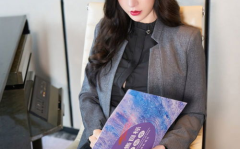 周于希蓝毛衣,时尚与温暖的完美融合